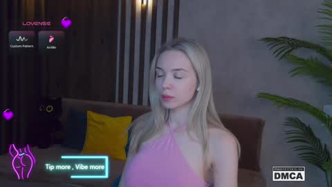 Snapshot of holl1would chatting on March 2025 03:55:02 AM My social media links subscribe to support me online show from March 2025 03:55:02 AM