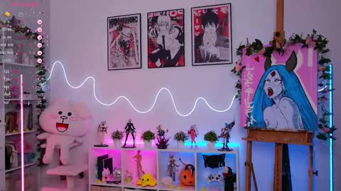 Holli online show from September 2025 06:00:01 PM