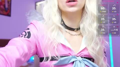 Snapshot of holliwould_ chatting on May 2026 01:31:01 PM Holli online show from May 2026 01:31:01 PM