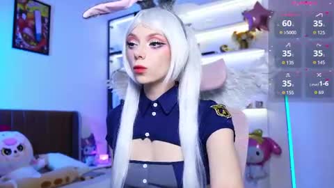 Snapshot of holliwould_ chatting on June 2026 10:57:02 AM Holli online show from June 2026 10:57:02 AM