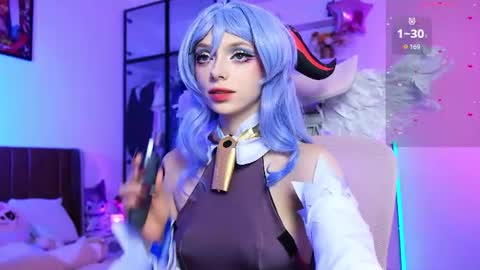 Snapshot of holliwould_ chatting on June 2026 01:17:02 PM Holli online show from June 2026 01:17:02 PM
