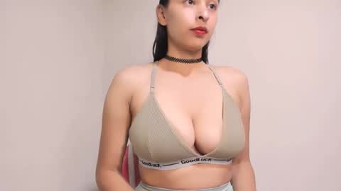 Snapshot of holly0550 chatting on May 2026 04:47:02 PM holly... online show from May 2026 04:47:02 PM