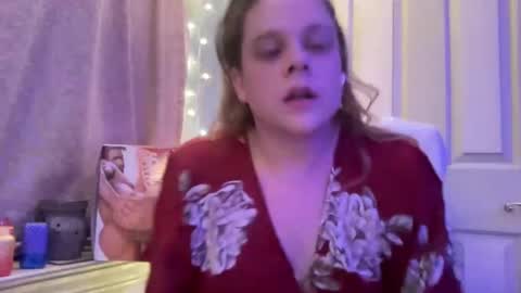 Snapshot of holly23hopefull chatting on December 2024 04:31:02 AM Hollys Drive threw Side Of CB. online show from December 2024 04:31:02 AM