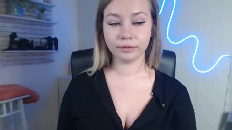 Holly online show from December 2024 09:57:01 AM