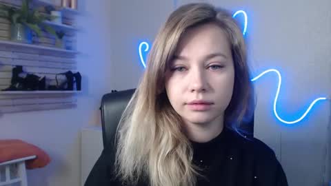 Holly online show from December 2024 04:42:02 AM