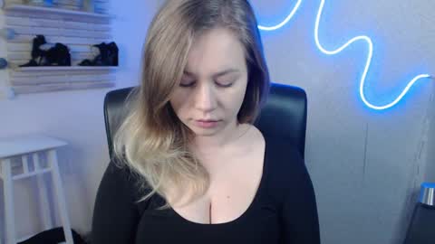 Holly online show from March 2025 12:44:01 AM