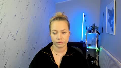 Holly online show from October 2025 05:19:02 PM