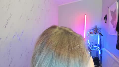 Holly online show from October 2025 06:32:01 PM