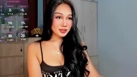 Snapshot of holly_preciousxx chatting on June 2026 05:28:02 PM Hi Im Precious online show from June 2026 05:28:02 PM