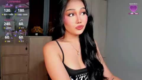 Snapshot of holly_preciousxx chatting on June 2026 07:27:02 PM Hi Im Precious online show from June 2026 07:27:02 PM