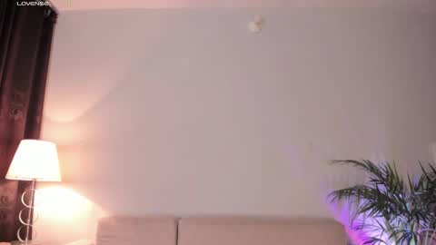 Snapshot of holly_velvett chatting on March 2026 06:50:02 AM holly online show from March 2026 06:50:02 AM