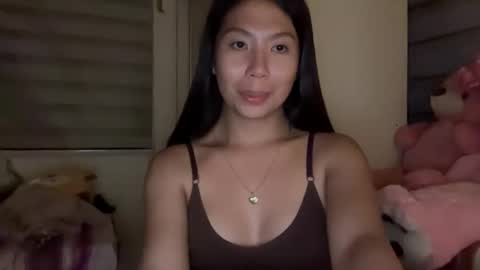 Snapshot of holly_wyn chatting on April 2026 12:36:01 PM holly_wyn online show from April 2026 12:36:01 PM
