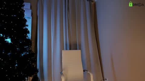 hollyextra online show from December 2024 08:55:02 PM