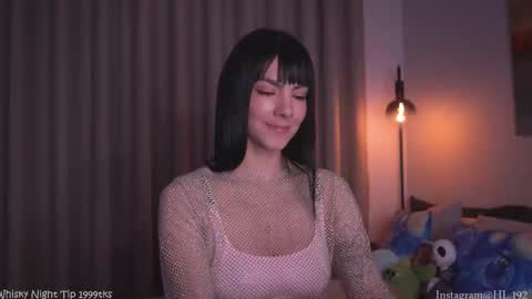 Holly Linder online show from November 2025 02:32:02 AM