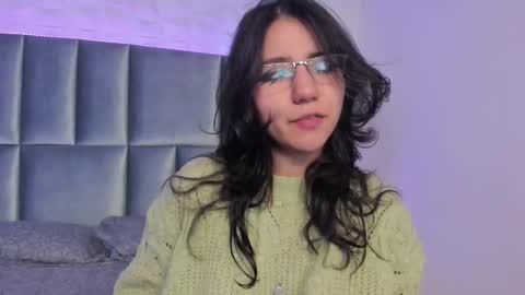 hollypeach_ online show from December 2025 02:57:02 PM