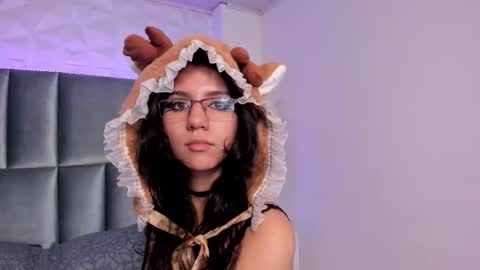 hollypeach_ online show from December 2025 07:44:01 PM