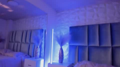 hollypeach_ online show from March 2026 09:32:02 PM