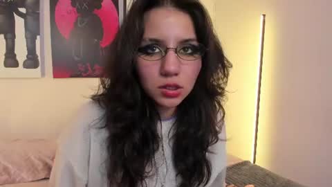 Snapshot of hollypeach_ chatting on June 2026 07:46:01 PM hollypeach_ online show from June 2026 07:46:01 PM