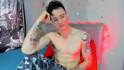 Snapshot of hollypurple chatting on March 2026 09:05:01 PM Hades and Persefone online show from March 2026 09:05:01 PM