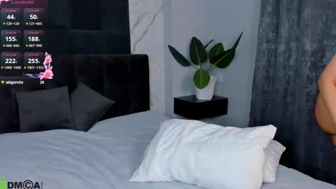 Holly online show from November 2025 01:20:02 AM