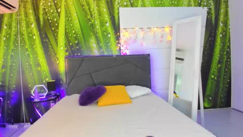 HollyTaillor online show from September 2025 05:07:01 AM