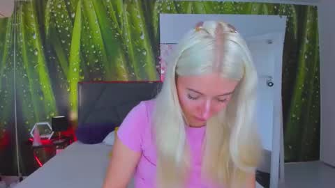 HollyTaillor online show from September 2025 05:23:01 AM