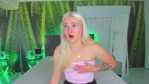 HollyTaillor online show from October 2025 05:35:02 AM