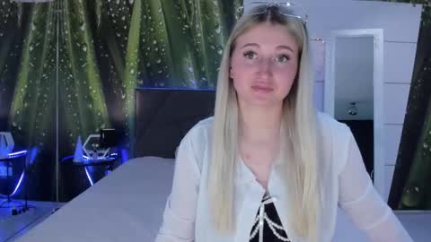Snapshot of hollytaillor chatting on May 2026 12:15:01 PM HollyTaillor online show from May 2026 12:15:01 PM