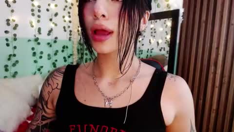 holly online show from January 2025 08:00:01 PM