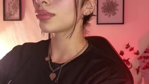 Snapshot of hollyxx_ chatting on May 2026 02:19:02 AM holly online show from May 2026 02:19:02 AM