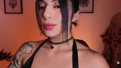 Snapshot of hollyxx_ chatting on June 2026 06:06:01 AM holly online show from June 2026 06:06:01 AM