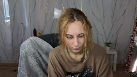 Snapshot of hollyy_pollyyyy chatting on August 2026 02:25:01 AM Polly online show from August 2026 02:25:01 AM