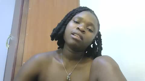 holy_ebony online show from April 2026 09:37:02 PM