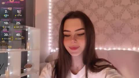 Mia online show from November 2025 03:15:01 AM