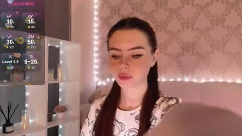 Mia online show from December 2025 03:05:01 AM