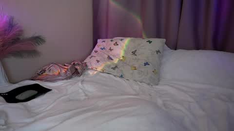 Snapshot of holyyy_fuck chatting on April 2026 06:10:01 PM Vicky my another account here - desperate clit online show from April 2026 06:10:01 PM
