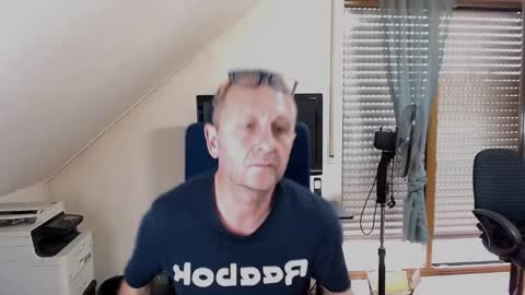 Snapshot of hondowill chatting on November 2025 01:35:02 PM Bernd online show from November 2025 01:35:02 PM