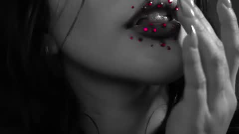 honeeeey_ online show from October 2025 11:54:02 PM