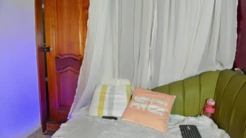 Snapshot of honey__monroe chatting on April 2026 12:30:02 AM honey monroe online show from April 2026 12:30:02 AM