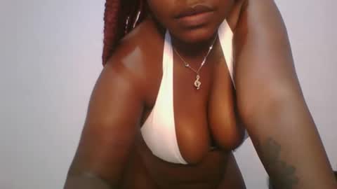 Snapshot of honey_beb chatting on October 2025 06:01:01 AM honey_beb online show from October 2025 06:01:01 AM