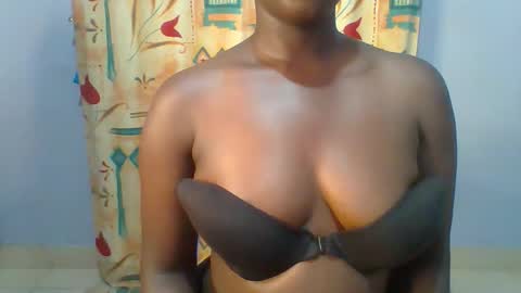 Snapshot of honey_beb chatting on December 2025 07:07:01 PM honey_beb online show from December 2025 07:07:01 PM