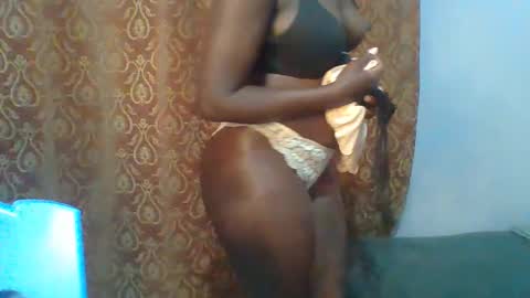 Snapshot of honey_beb chatting on January 2026 05:38:02 PM honey_beb online show from January 2026 05:38:02 PM