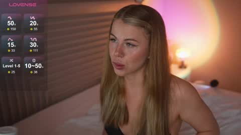 Snapshot of honey_buunny chatting on May 2026 11:40:01 AM Kristina online show from May 2026 11:40:01 AM