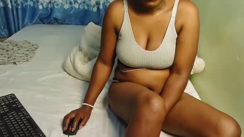 Snapshot of honey_caddy chatting on July 2026 04:52:02 AM honey_caddy online show from July 2026 04:52:02 AM