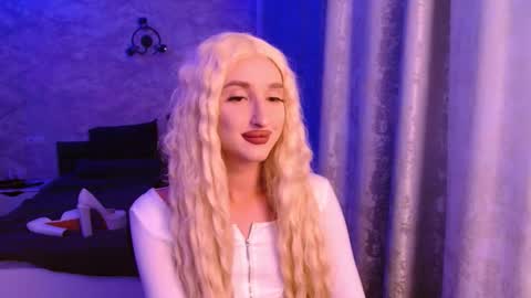 honey_sunset online show from October 2025 05:55:01 PM