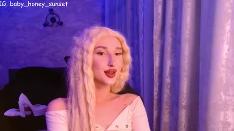 honey_sunset online show from January 2026 10:24:01 PM