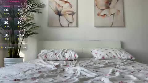 Mia online show from March 2026 02:06:01 AM