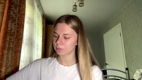 Snapshot of honeyaskren chatting on June 2026 10:06:02 AM Klara online show from June 2026 10:06:02 AM