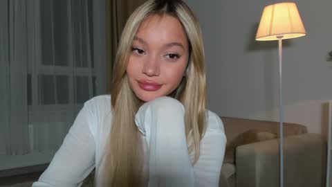 Snapshot of honeybae3 chatting on December 2024 03:35:01 PM Kira Instagram asaphoney Fansly asaphoney online show from December 2024 03:35:01 PM