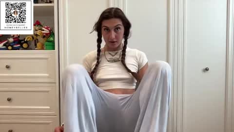Snapshot of honeybelle8 chatting on May 2026 02:47:02 PM belle brunette online show from May 2026 02:47:02 PM
